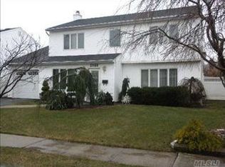 3908 Illona Ln, Seaford, NY