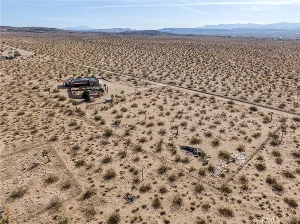 677 Yucca Mesa Rd, Landers, CA 92285