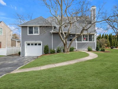 24 Roxbury Road, Port Washington, NY, 11050