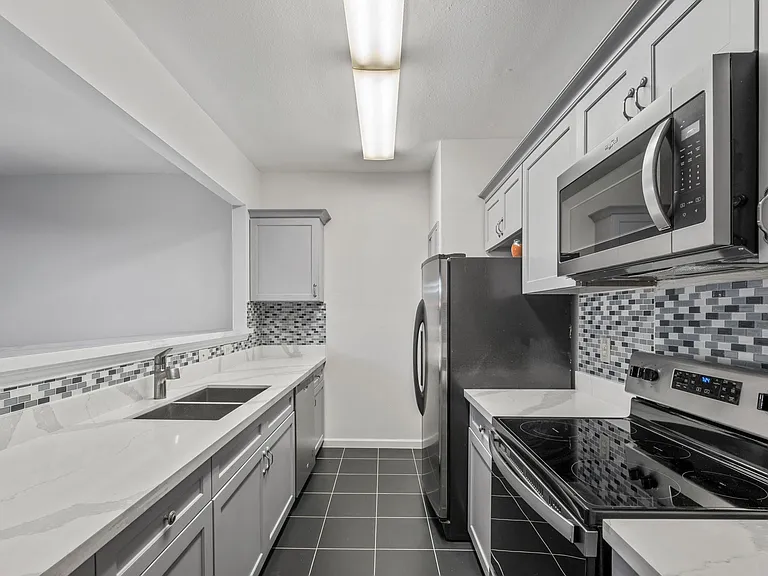 3124 Holly Hall St #3124 — Photo 1