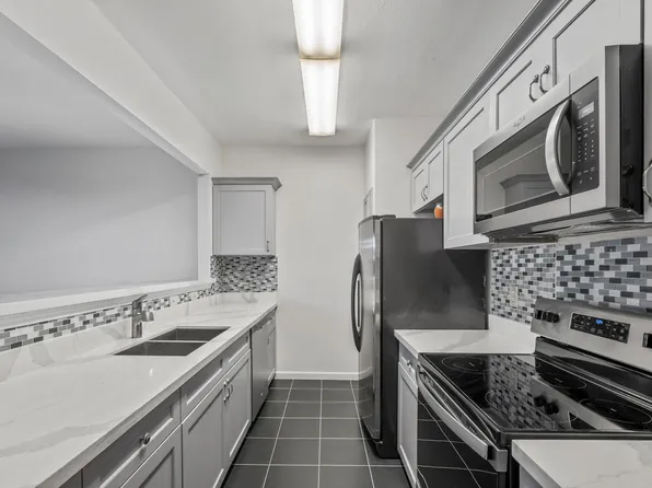 3124 Holly Hall St #3124, Houston, TX 77054