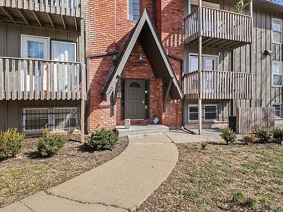 2nd image of 3403-3405 Campbell St #2