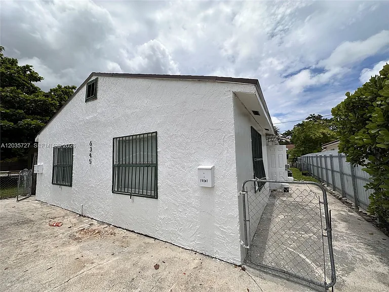 6345 N Miami Ave #FRONT — Photo 1