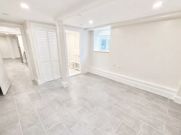 35 Foster St #A — Photo 9
