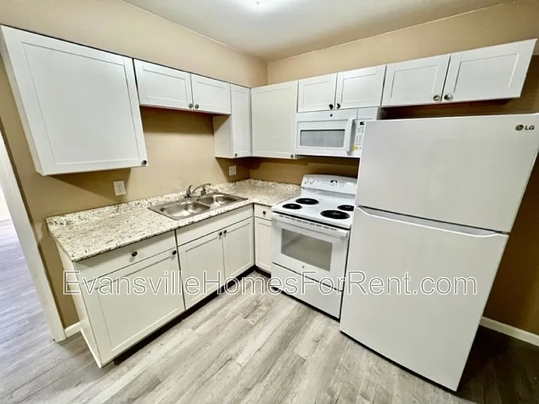 1547 S Green River Rd #6 — Photo 3