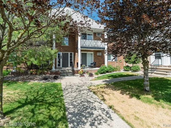 1121 Tienken Ct, Rochester, MI 48306