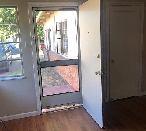 4th image of 935 W Harding Way