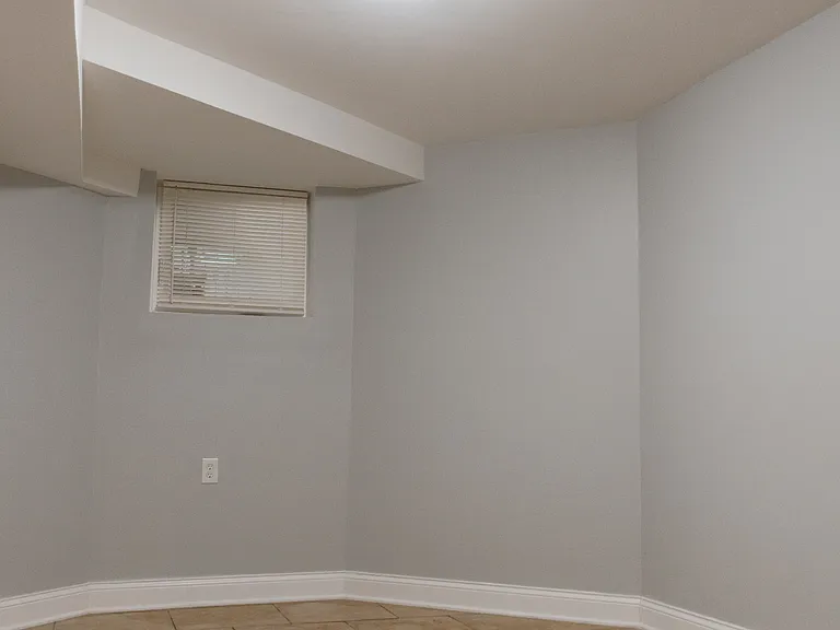 1719 W Greenleaf Ave — Photo 4