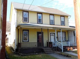 216 Railroad St, Slatington, PA 18080