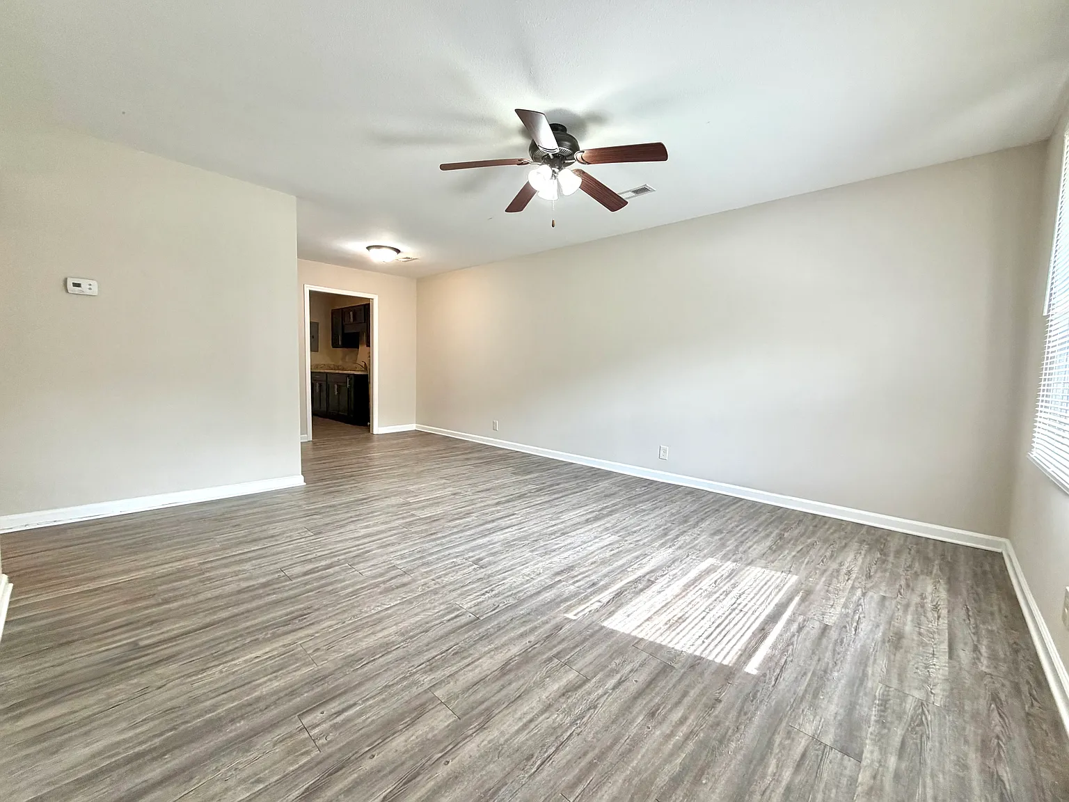 3 bed, 975 sqft, $995 — Photo 4