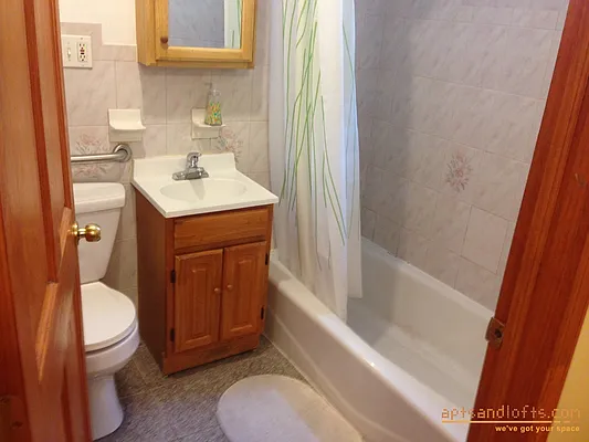 Rented by aptsandlofts.com | media 19