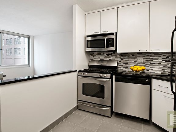 2nd image of 325-333 E 45th St APT 8A