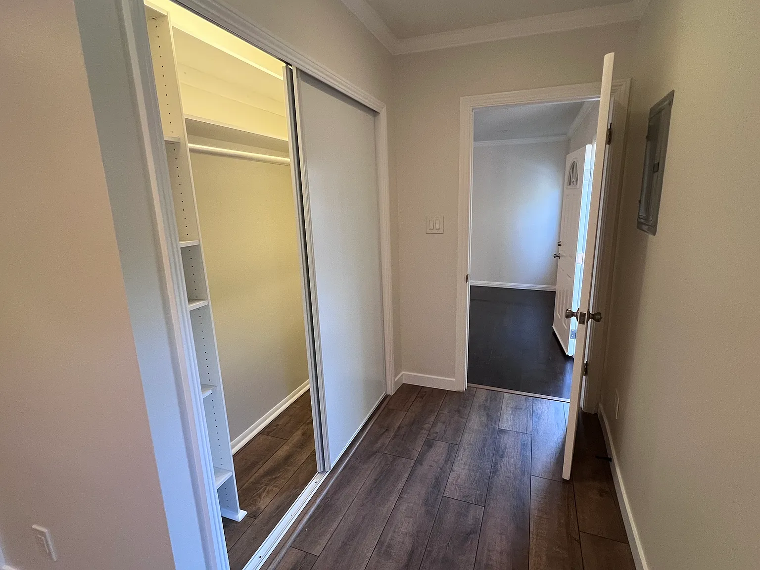 1 bed, 400 sqft, $2,100 — Photo 4