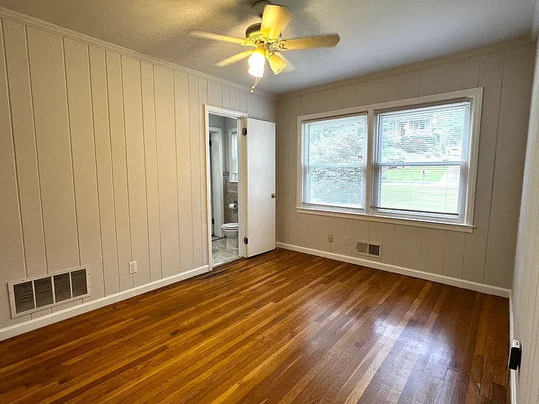 538 N Superior Ave — Photo 24