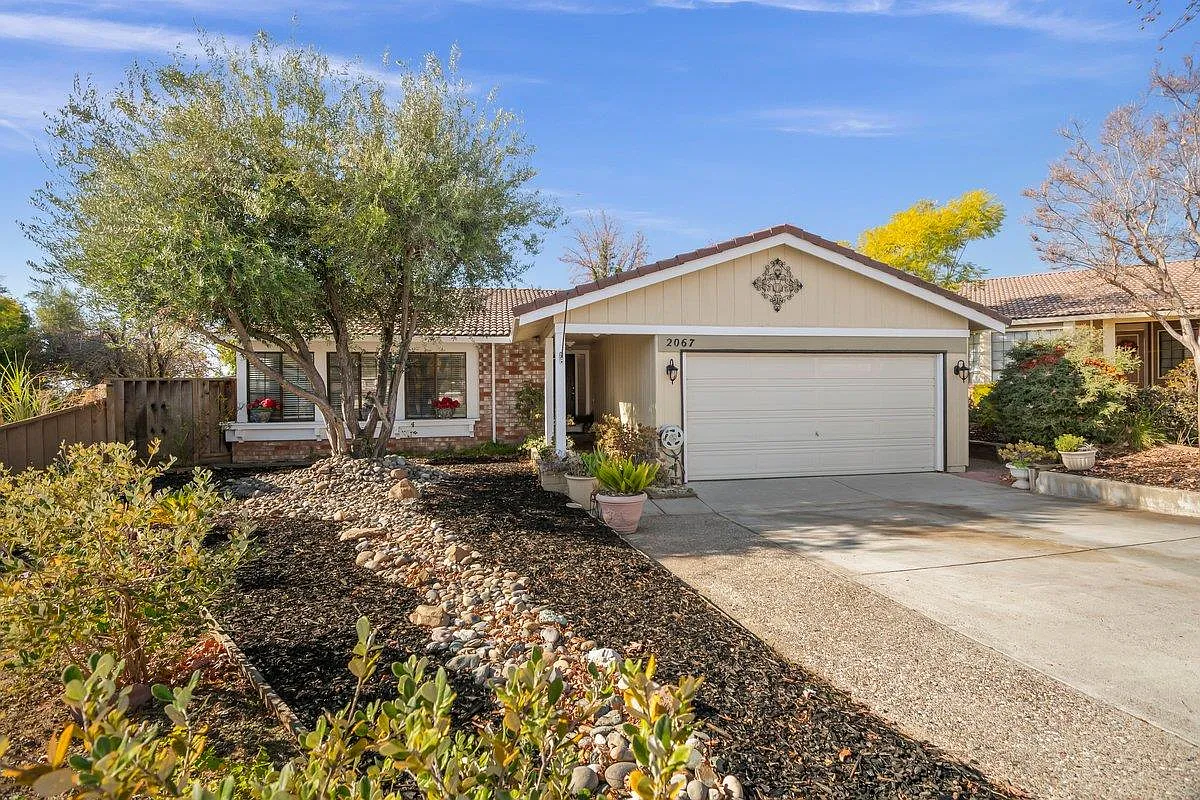 2067 Pleasant Crest Ct photo 1