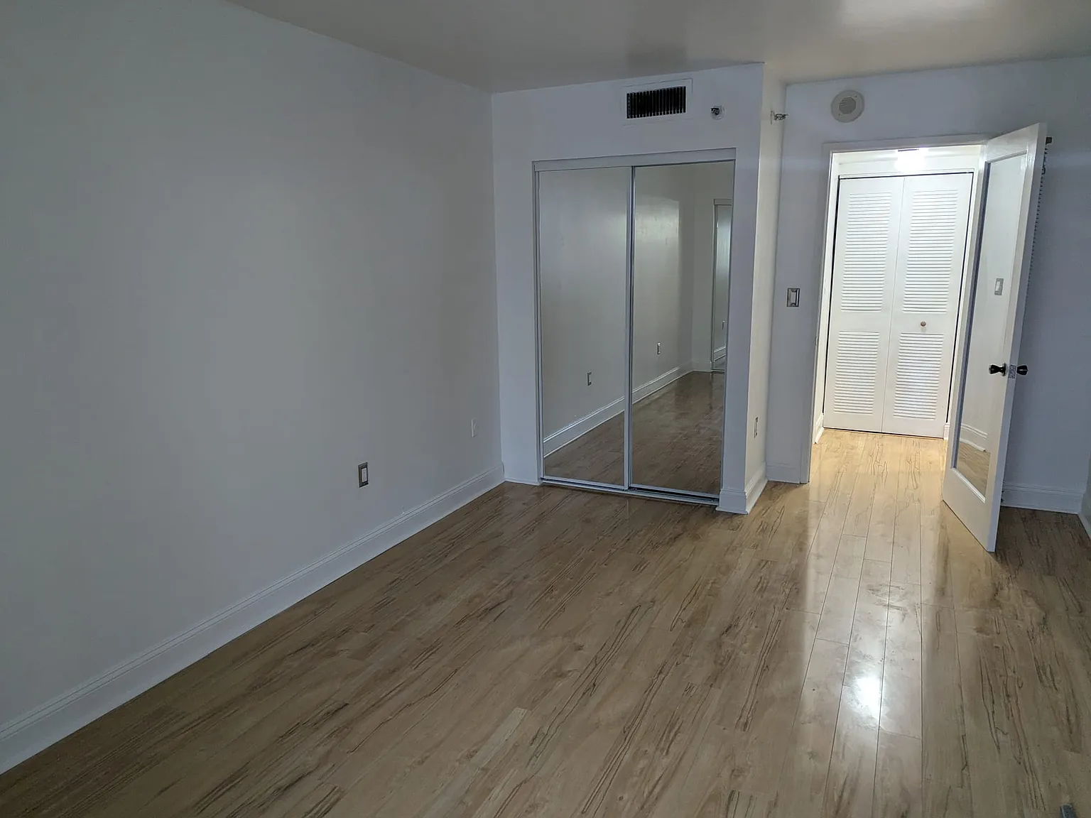 2 bed, 1000 sqft, $3,600 — Photo 3