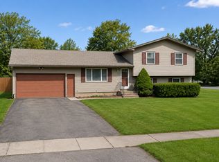 41 Capri Dr, Rochester, NY 14624