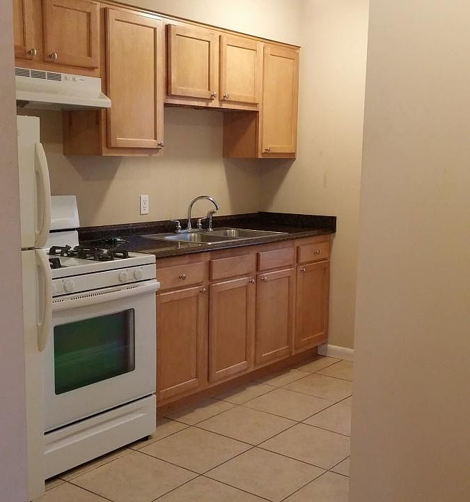 2nd image of 2560 Villere St