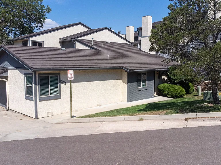 4618 Excalibur Ct — Photo 29