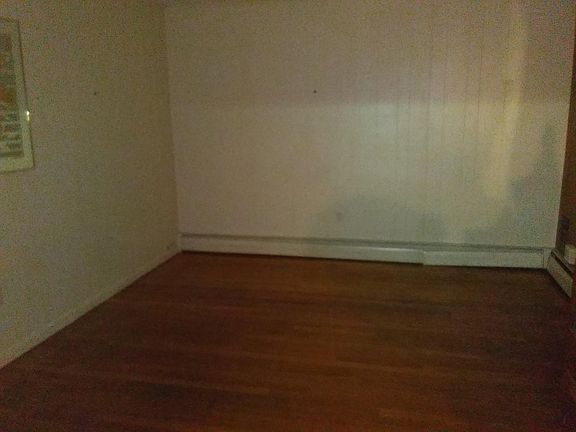 Large Living area, wired for cable or Direct TV