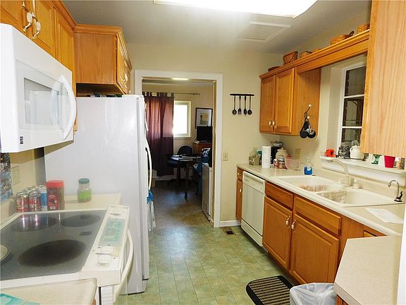 4th image of 1212 N Broadway St