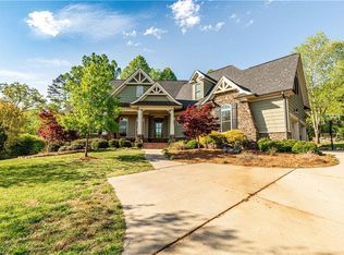 5715 Cotswold Ct, Pfafftown, NC 27040