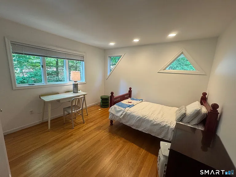 91 Raymond St — Photo 15