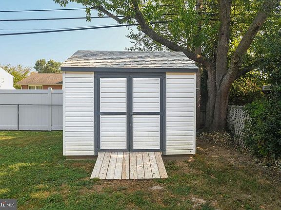 4th image of 2637 Longfellow Dr