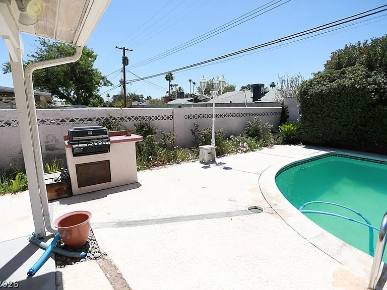 2725 Colanthe Ave — Photo 44