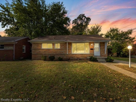 24811 Sherman St, Oak Park, MI 48237