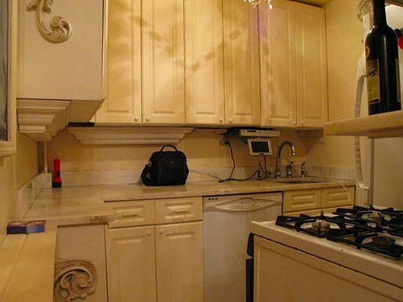 5th image of 311 E 84th St #1B