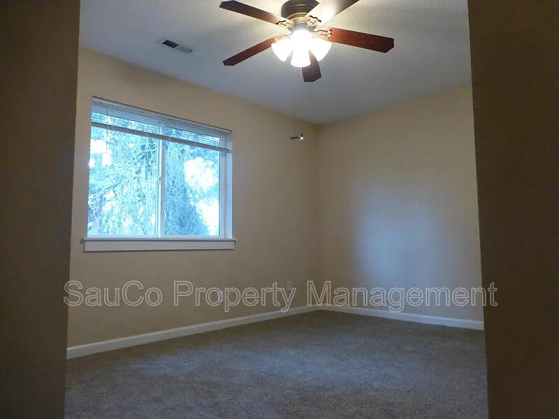 3 bed, 2.5 bath, 1667 sqft, $2,295 — Photo 4