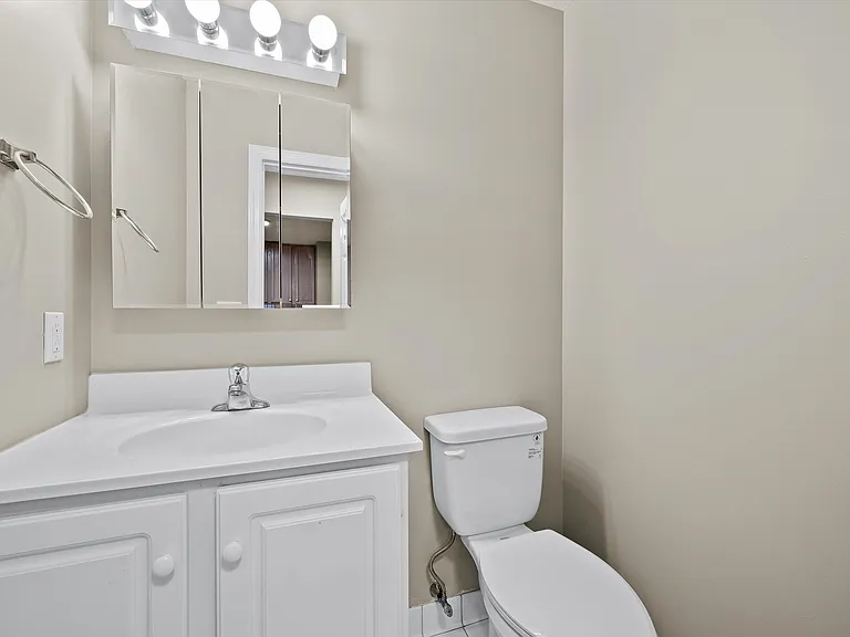 10-12 Chestnut St #207A — Photo 11