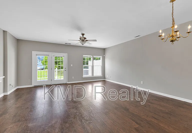 940 Tiger Ln — Photo 7