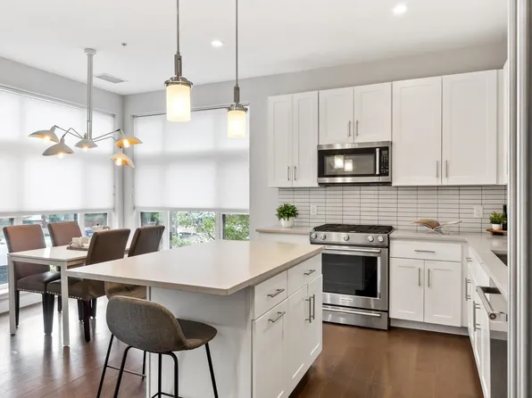197 Washington St Unit 210, Somerville, MA 02143