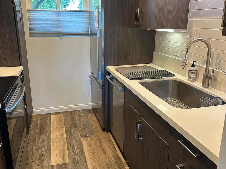 988 Miramonte Dr #7 — Photo 11