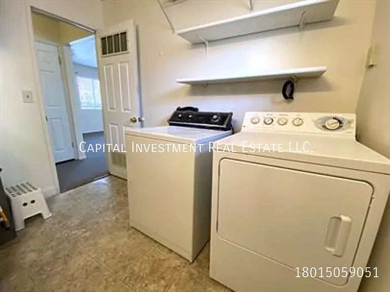 1126 E Crandall Ave #B — Photo 9