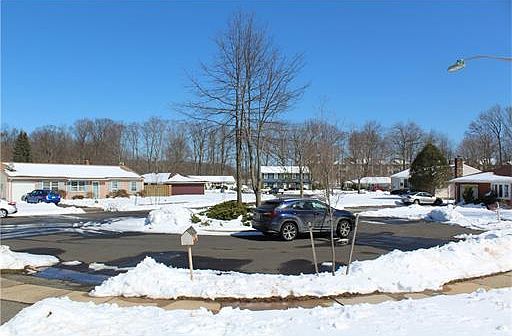 2nd image of 8 Brandywine Cir