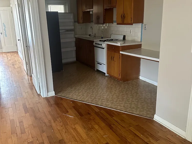 704 W 8th Ave #C — Photo 3