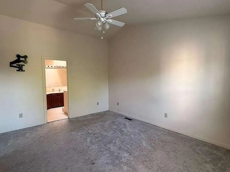 5976 Norham Dr — Photo 15