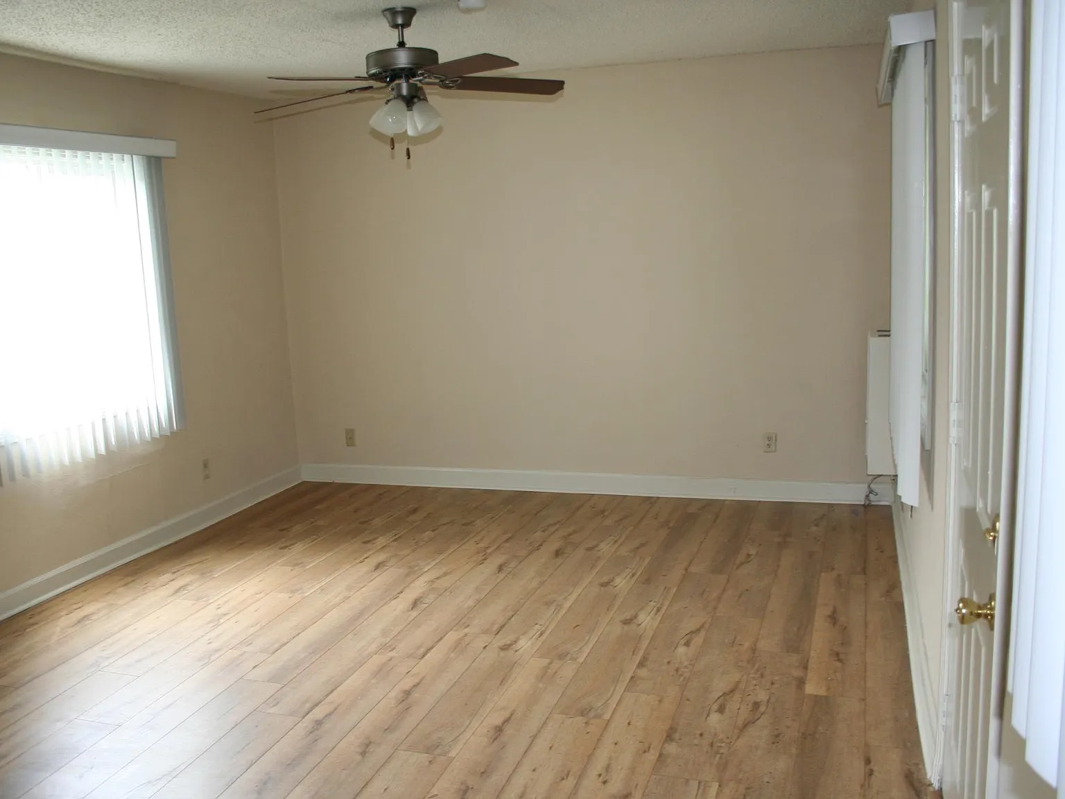 1346 N Sycamore Ave — Photo 2