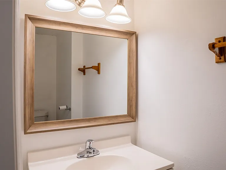 2323 Huntington Green Ct — Photo 17