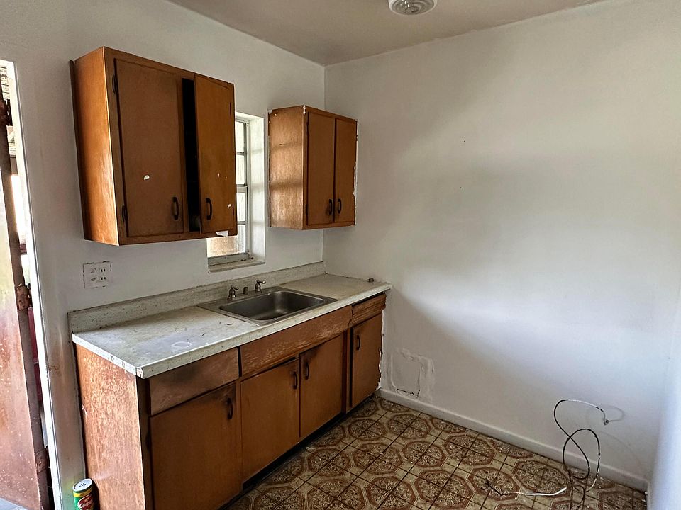 2nd image of 2600 Avenue M