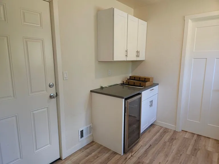 3994 Crestview Dr S — Photo 23