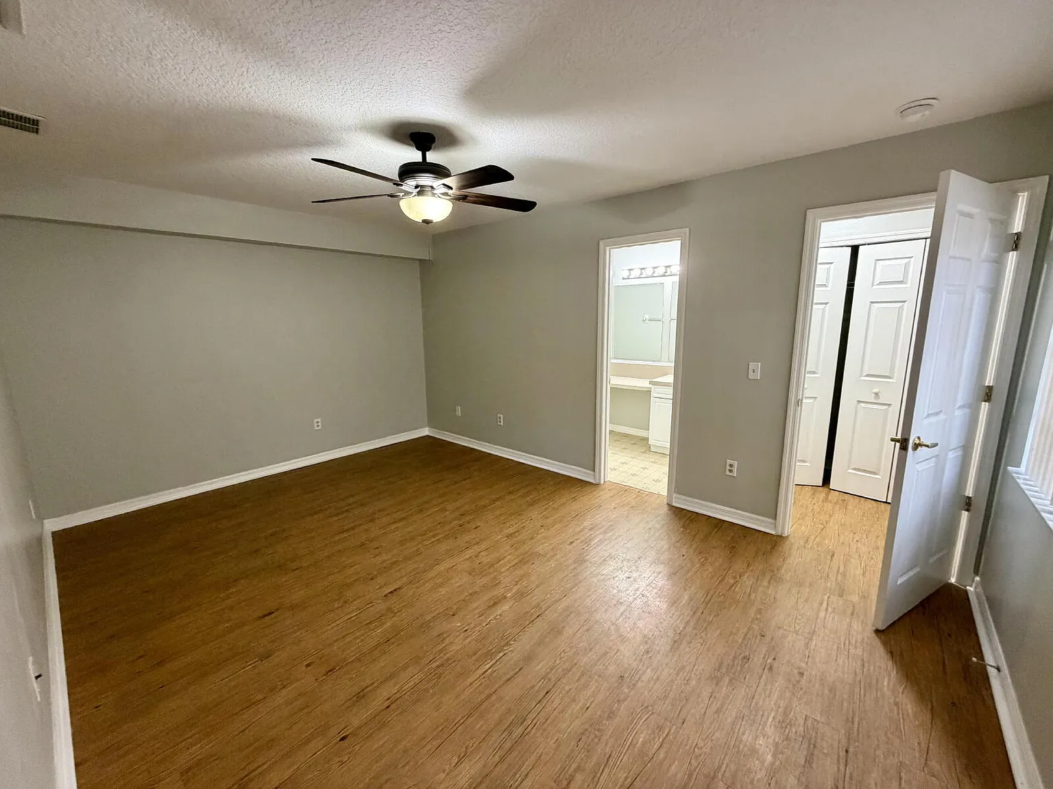 Studio, 1.0 bath, $1,000 — Photo 4