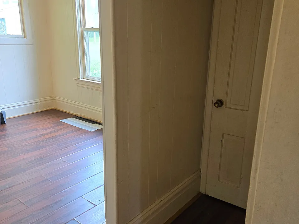 118 College St #1
