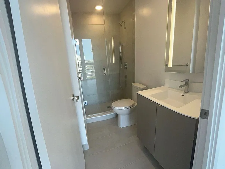 500 Dupont St #814 — Photo 15