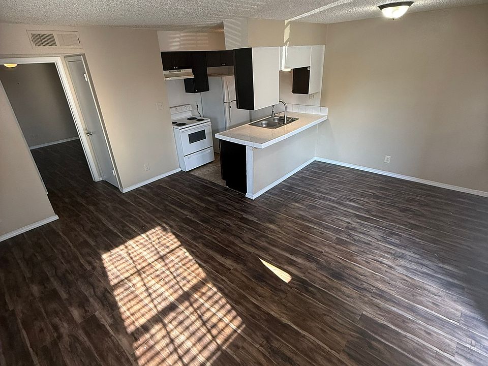 Spacious open floorplan. Great for entertaining.