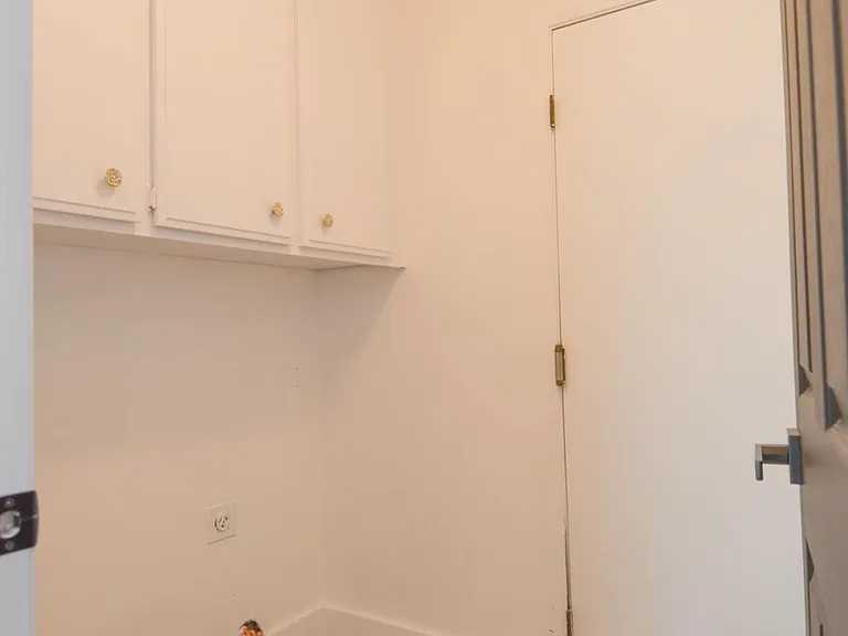 1321 Astoria Dr — Photo 29