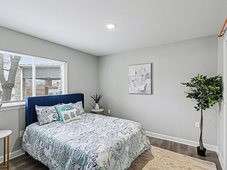 Mayfair Apartments — Photo 13